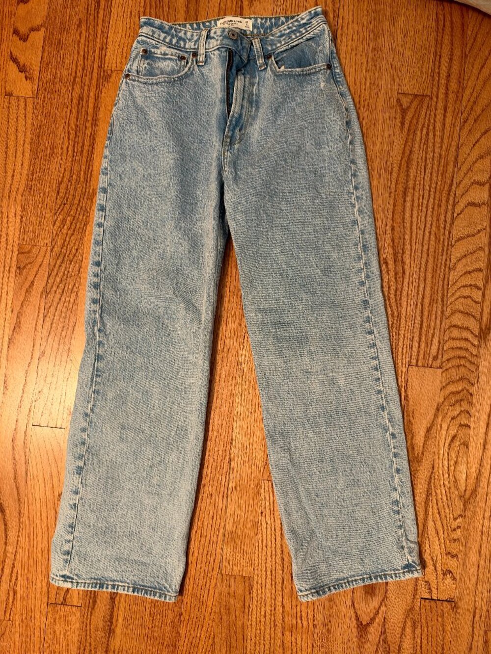 Abercrombie & Fitch The 90s High Rise Relaxed Jean 'Curve Love'